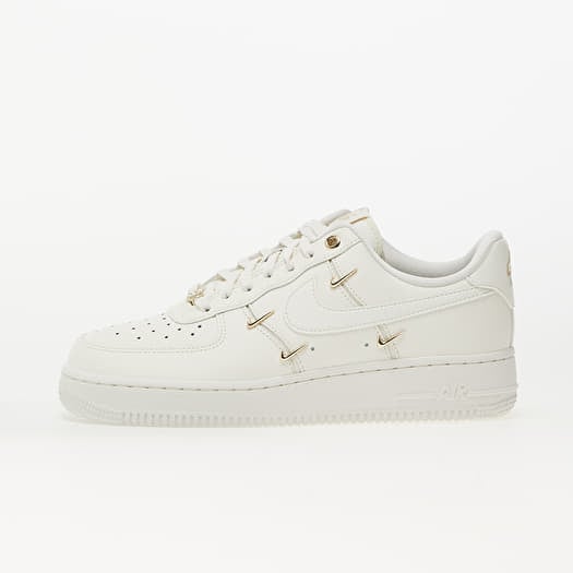 NIKE AIR FORCE 1 METALLIC GOLD