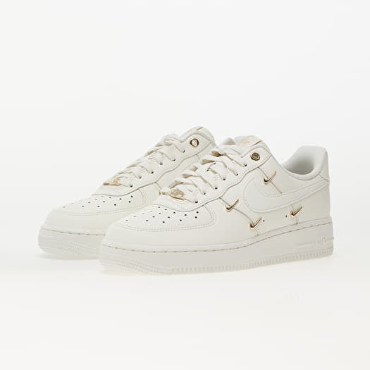 NIKE AIR FORCE 1 METALLIC GOLD