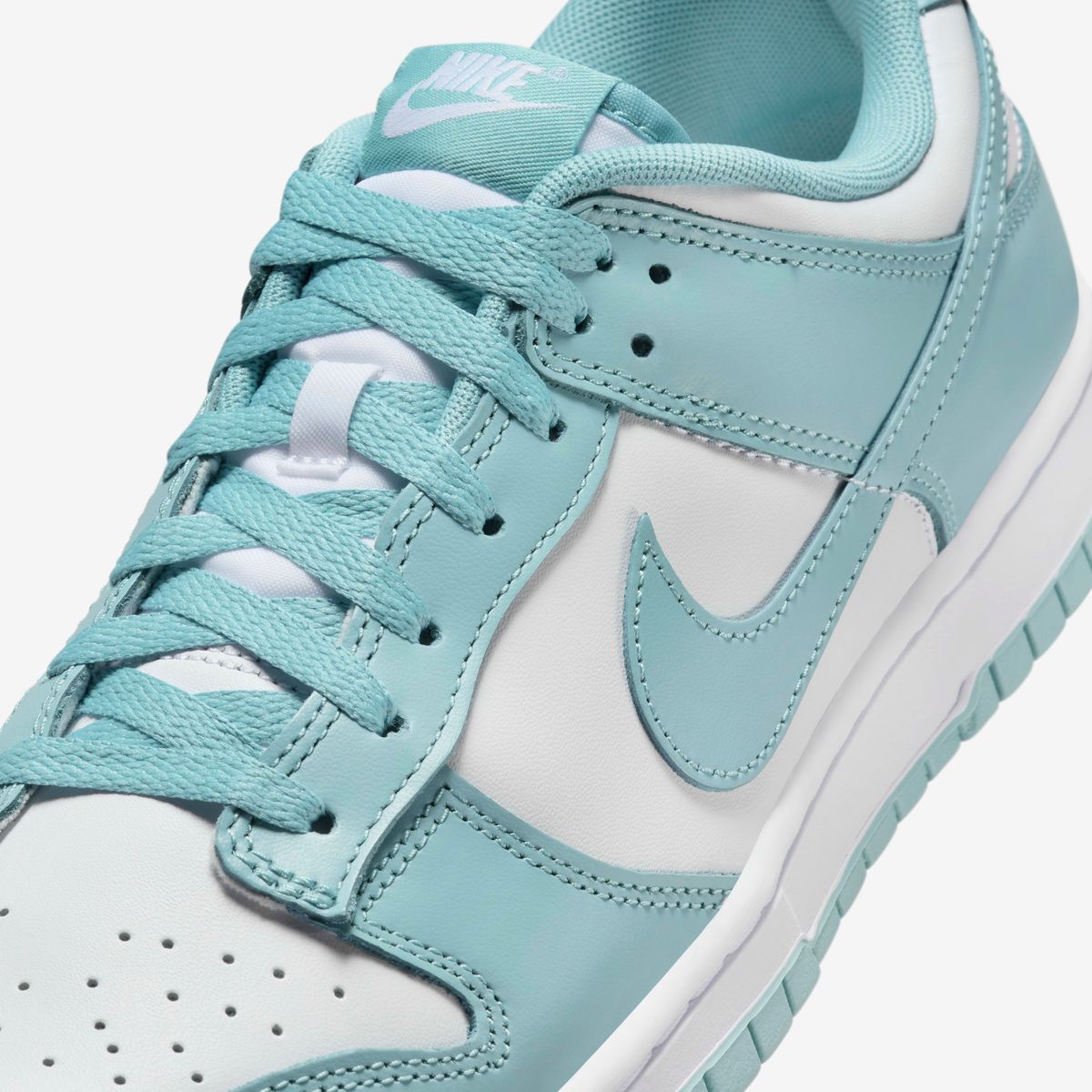 Nike Dunk Low Retro Tiffany Blue
