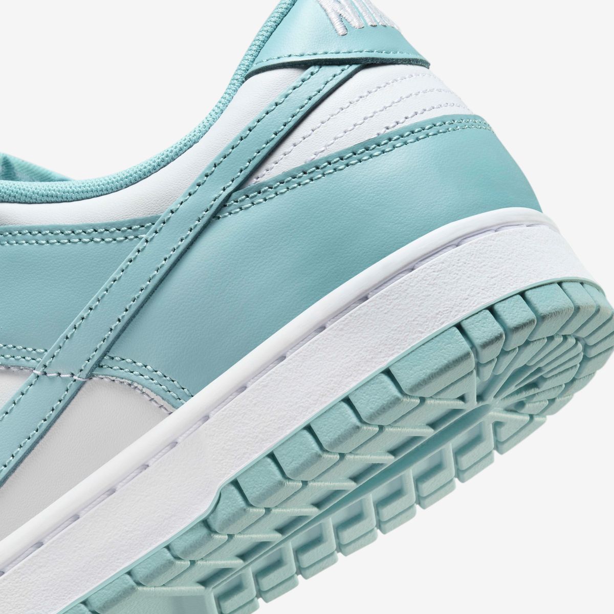 Nike Dunk Low Retro Tiffany Blue