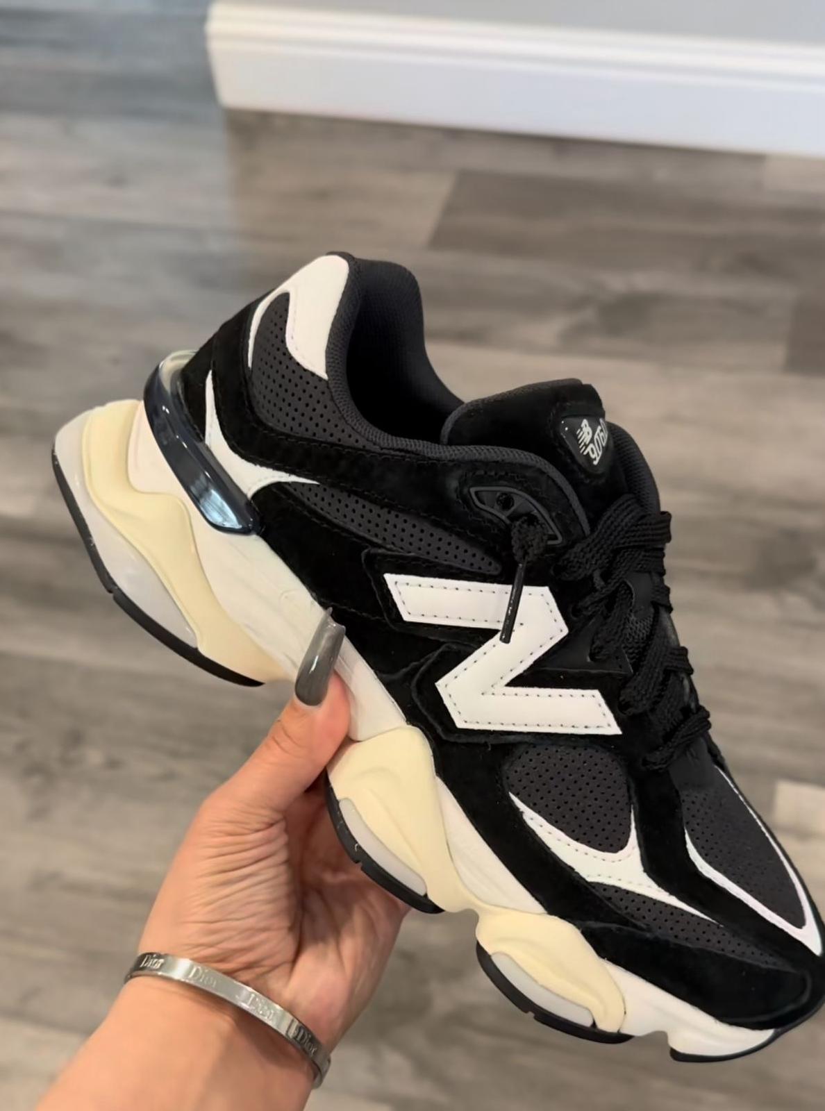 NEW BALANCE 9060 - BLACK/WHITE