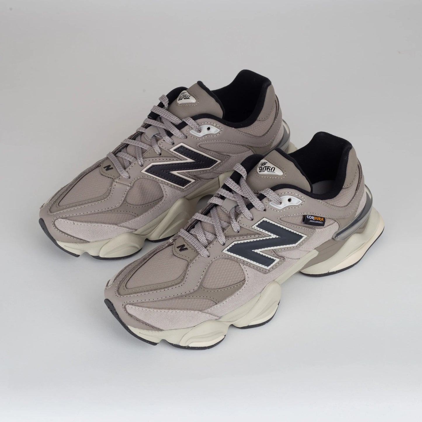 New Balance 9060 Marrone