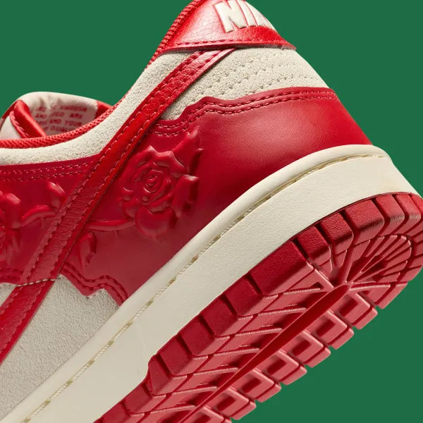 Nike Dunk Low Red Roses – Sneakers Rosse e Bianche Uomo/Donna