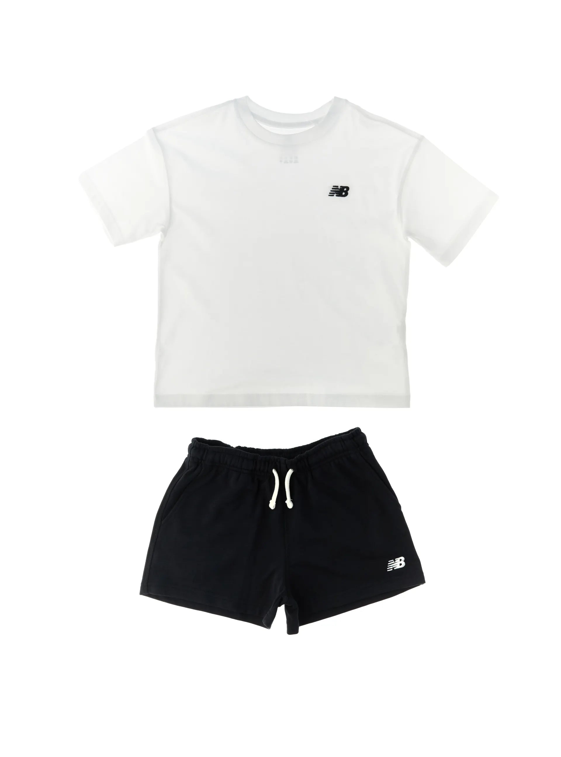 Completo New Balance Bambini T-shirt Bianca + Shorts Neri