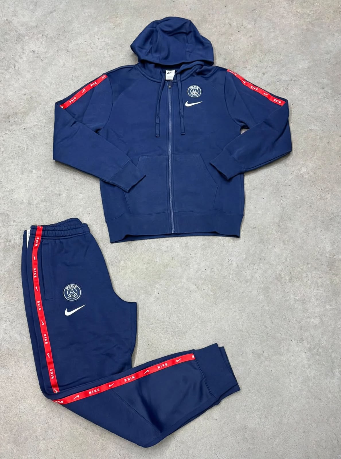 Tuta Nike x Paris con cappuccio