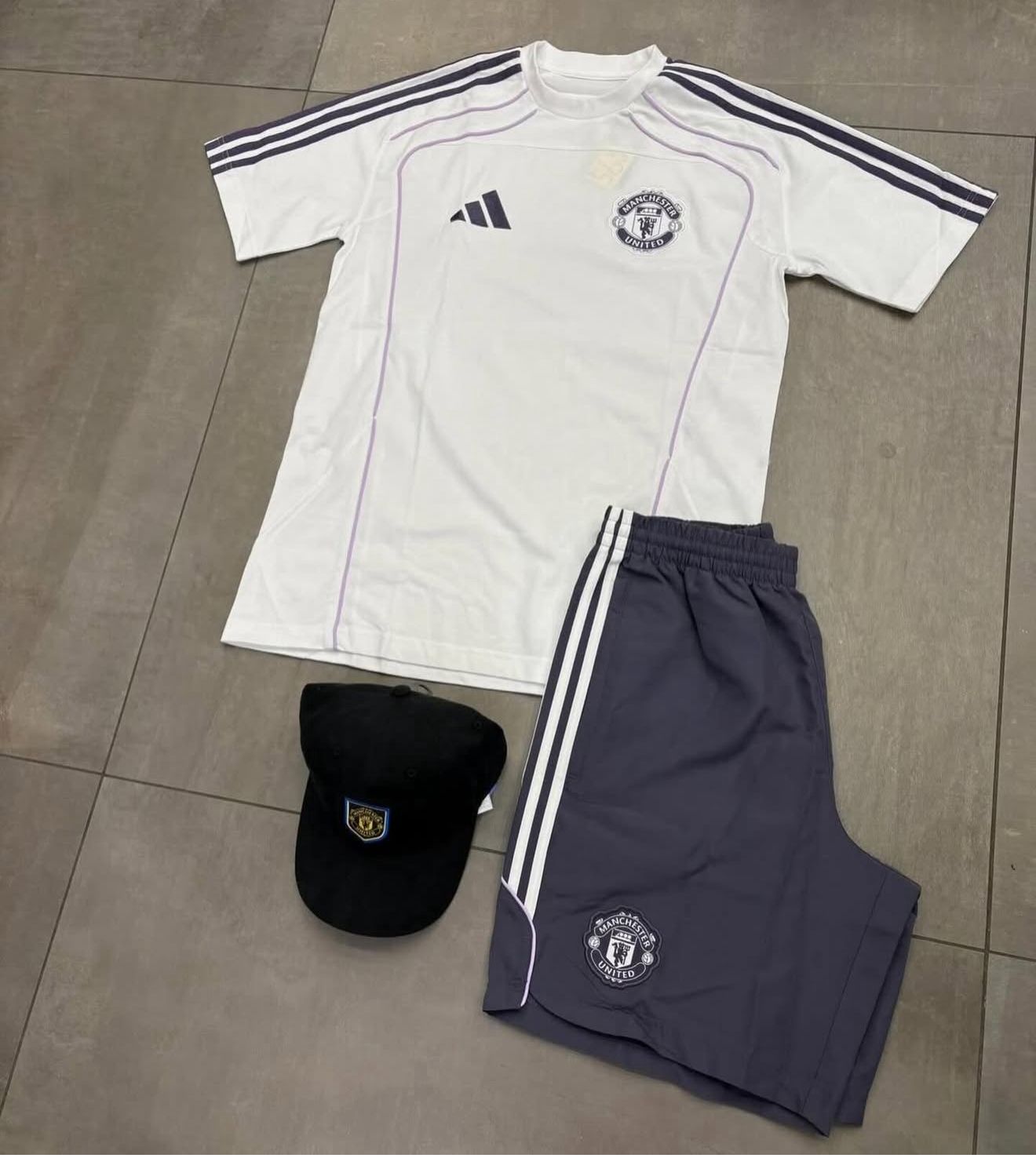 Completino Adidas x Manchester United