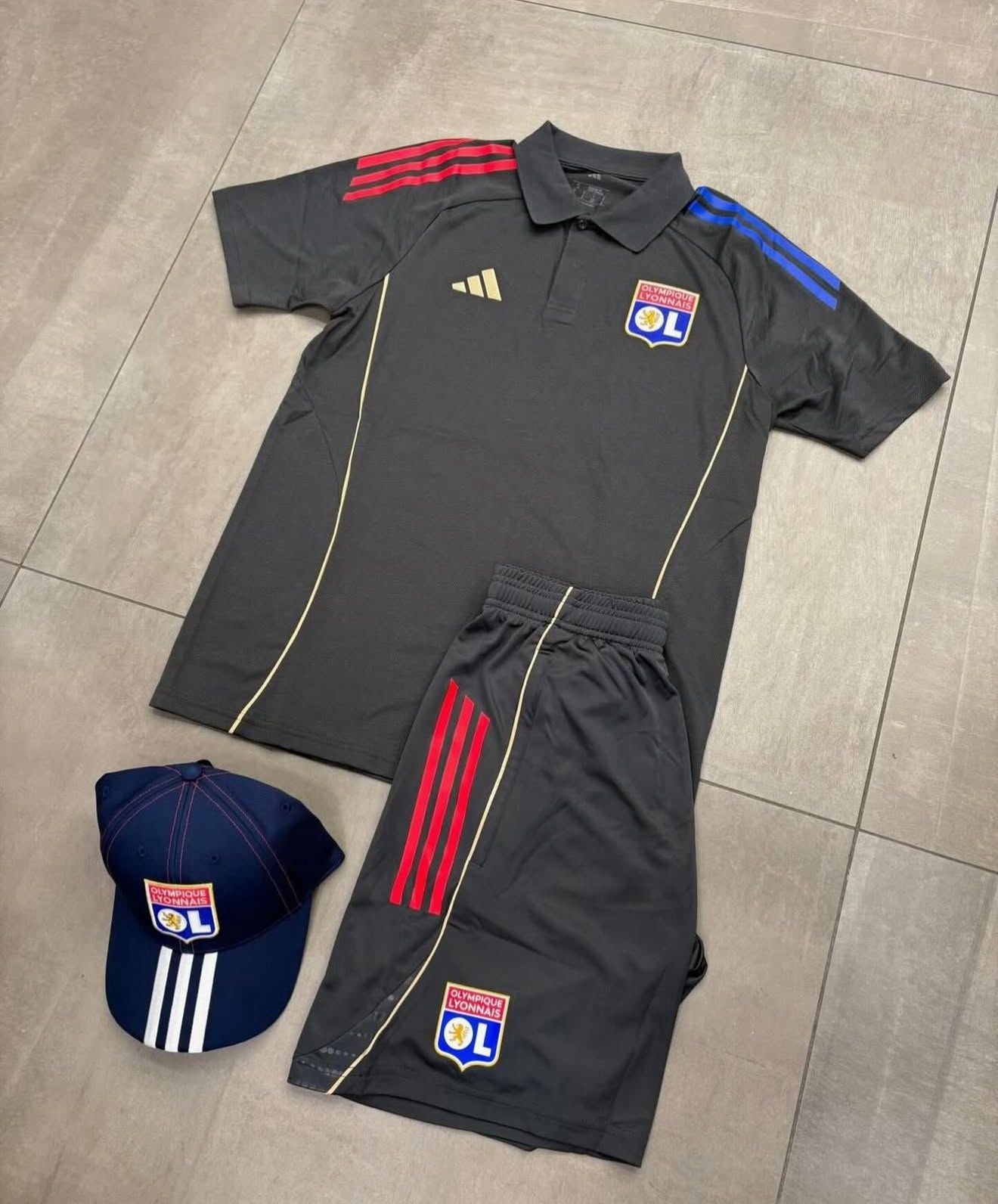 Completino Adidas x Olympique  lyone