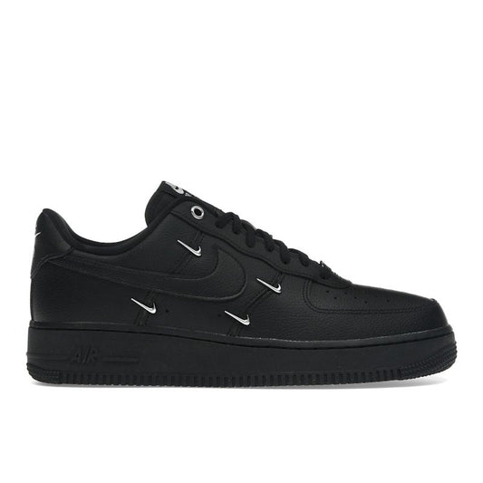 Nike Air Force 1 Nera con Logo Argento