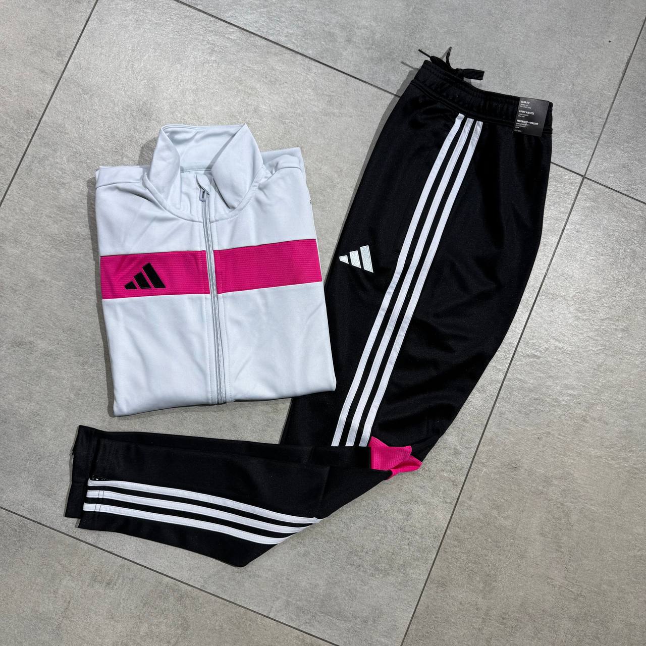 Tuta Adidas Grigio Chiaro con Dettagli Rosa