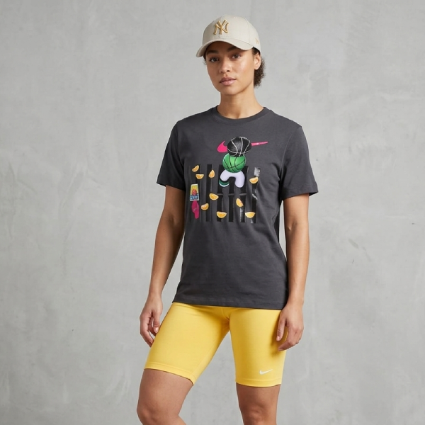 Completo Nike Donna T-Shirt Nera e Pantaloncini Ciclisti Gialli