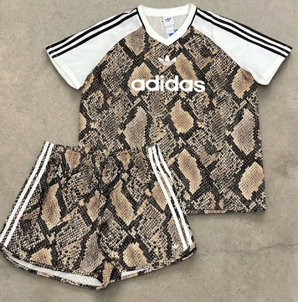 Completino Adidas Pitonato