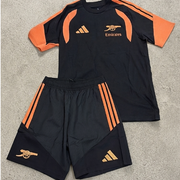 Completo Adidas x Arsenal nero e arancione