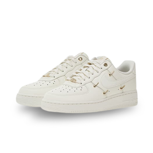 NIKE AIR FORCE 1 METALLIC GOLD